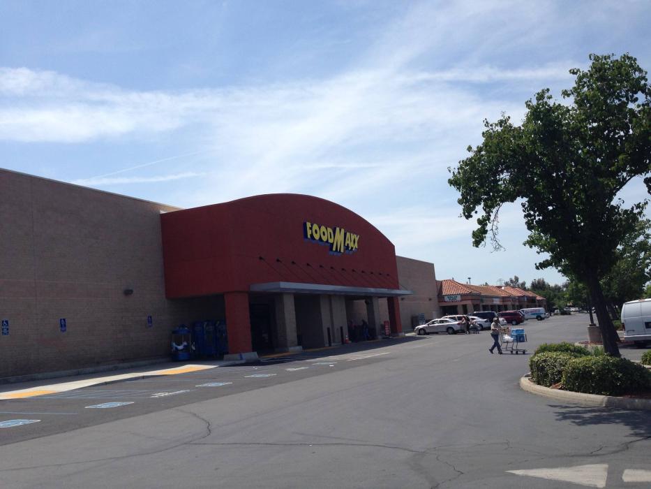 Retail Space for lease in West Acres Shopping Center, Fresno, CA - 1
