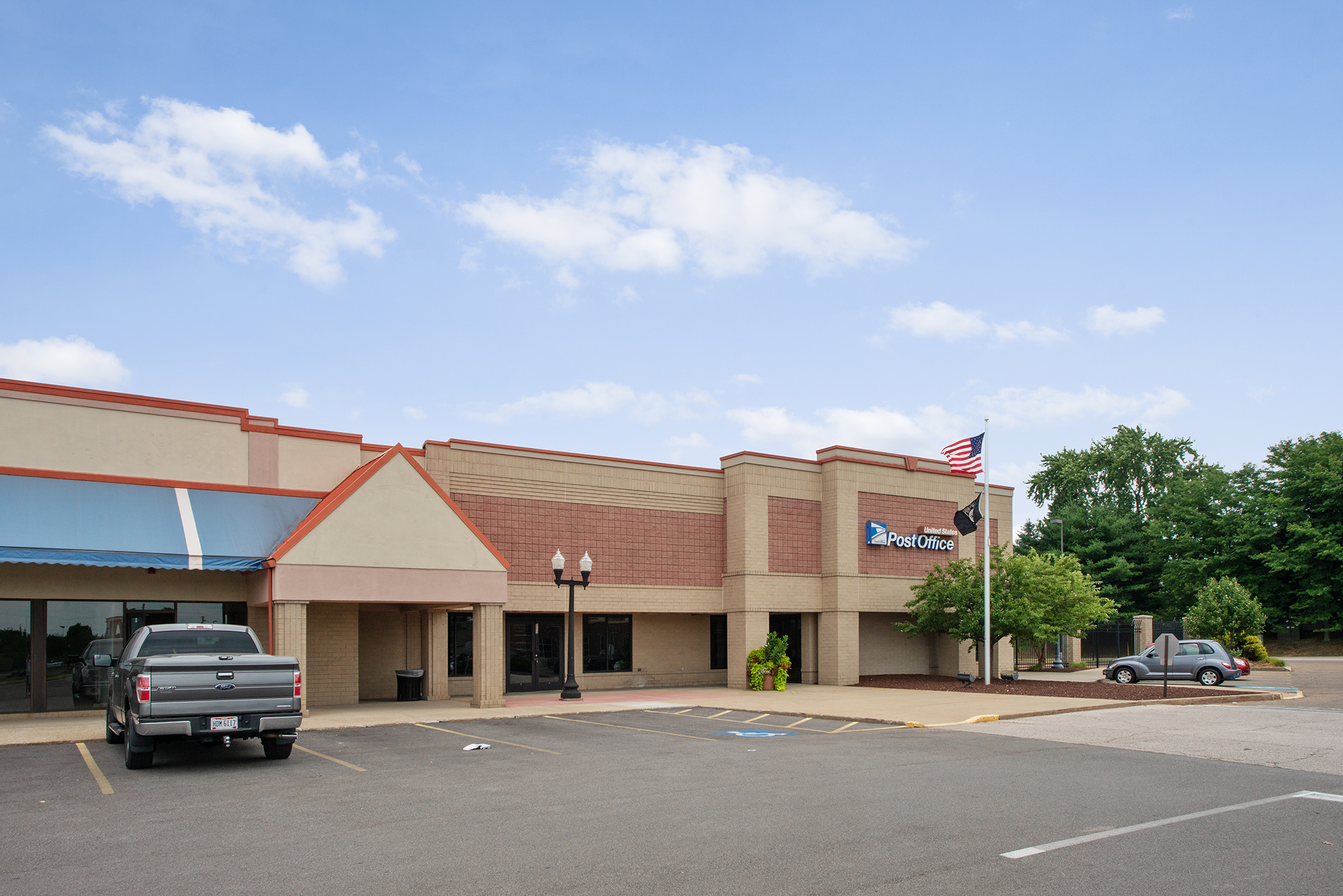 Retail Space for Lease in Hartville, OH Hartville Centre PECO