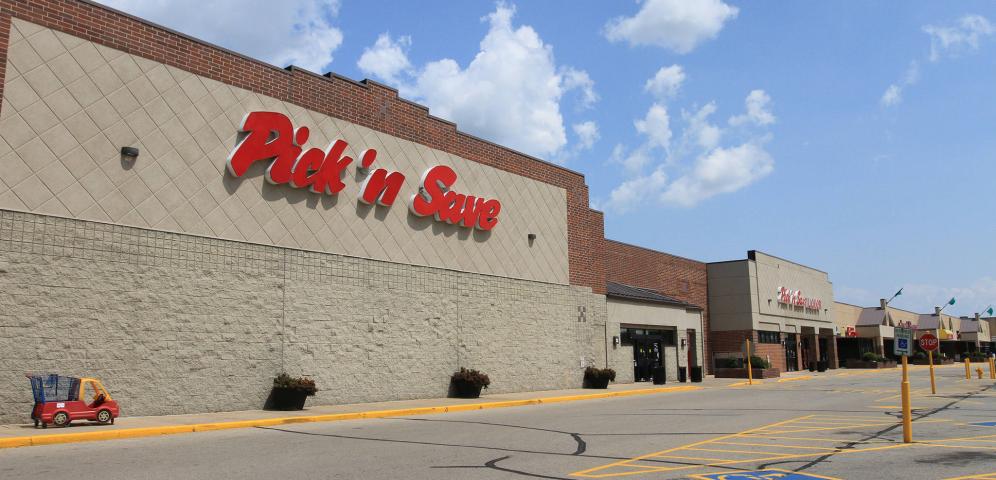 Retail Space for lease in Fairacres Shopping Center, Oshkosh, WI - 1