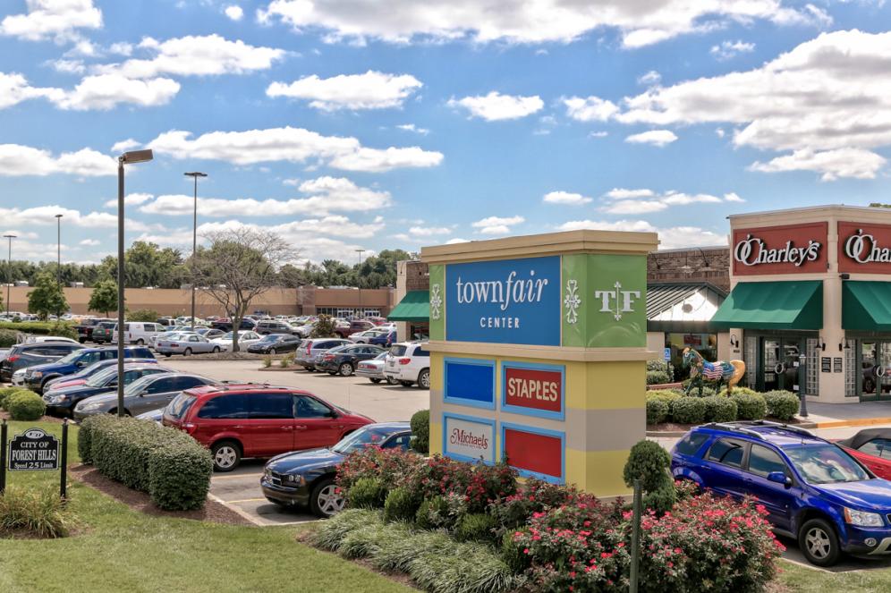 Retail Space for lease in Town Fair Center, Louisville, KY - 1
