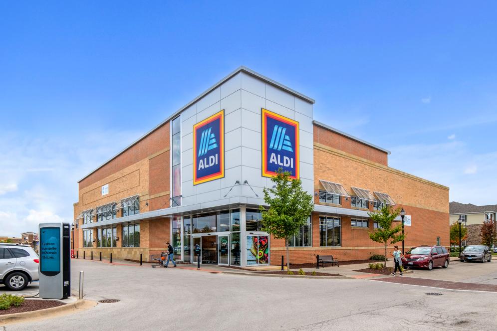 Retail Space for lease in Naperville Crossings, Naperville, IL - 1
