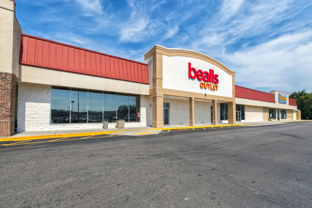 Retail Space for lease in South Oaks Shopping Center, Live-Oak, FL - 1